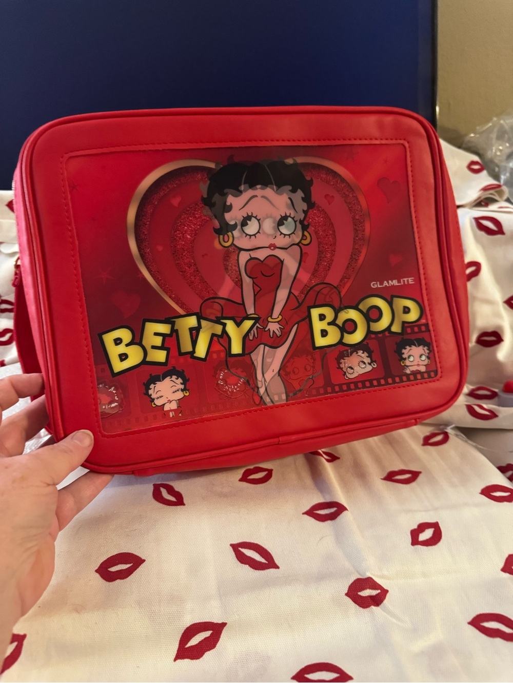 Betty Boop Red Cosmetic Bag - Glamlite lenticular motion with crossbody strap - Picture 2 of 9